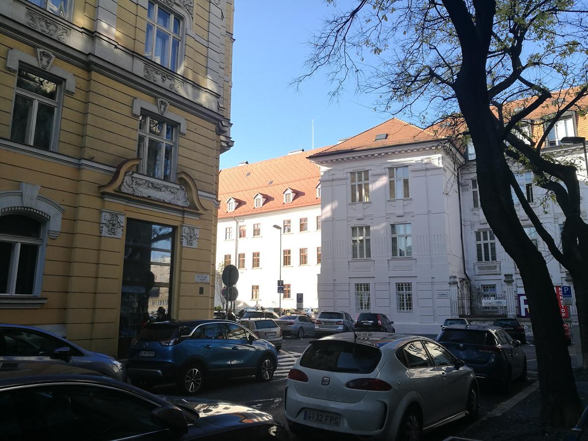 Coronation Apartment Bratislava Exteriör bild